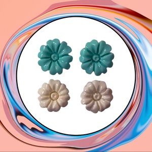 Set of Flower Stud Earrings - Blue and Cream